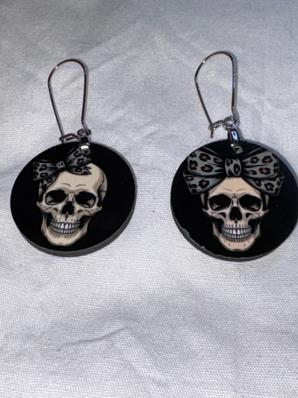 Skull with bows earrings